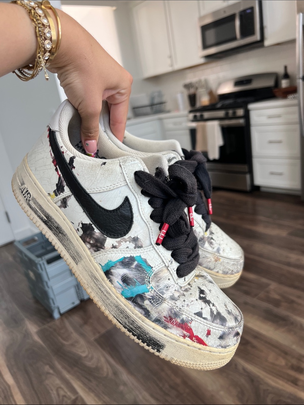 Nike White  Low-Top Sneakers with Black Swoosh